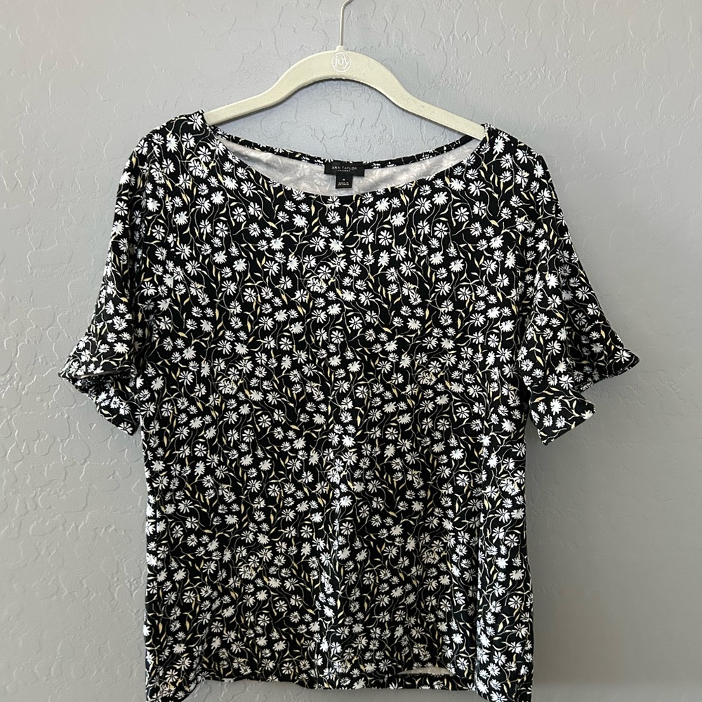 Ann Taylor Factory Black and White Flutter Sleeve Women's Top